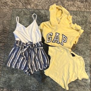Jumper sz S, hoodie size XL, crop top size L. All like new. Great condition